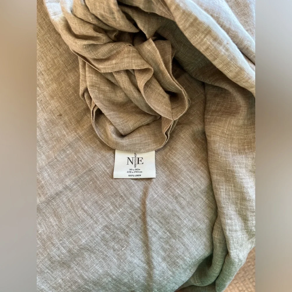 Noble Excellence Tan Queen Bed 💯 Linen Duvet.  Excellent Used (1x) Condition